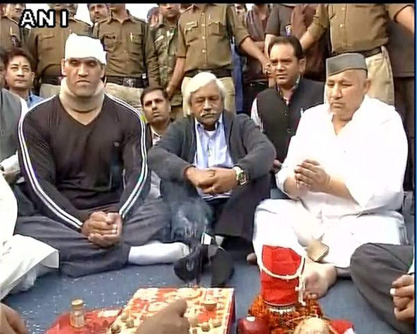 Image result for great khali wrestler praying at temple