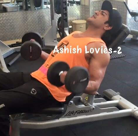 Aashish Kapoor Doing Workout