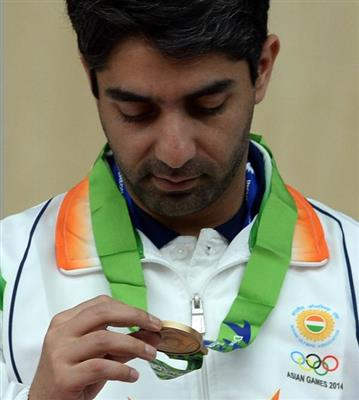 Abhinav Looking At His Medal