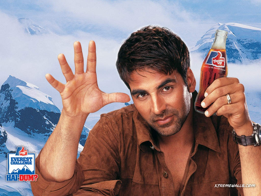 Akshay Kumar Holding Cold Drink Bottal