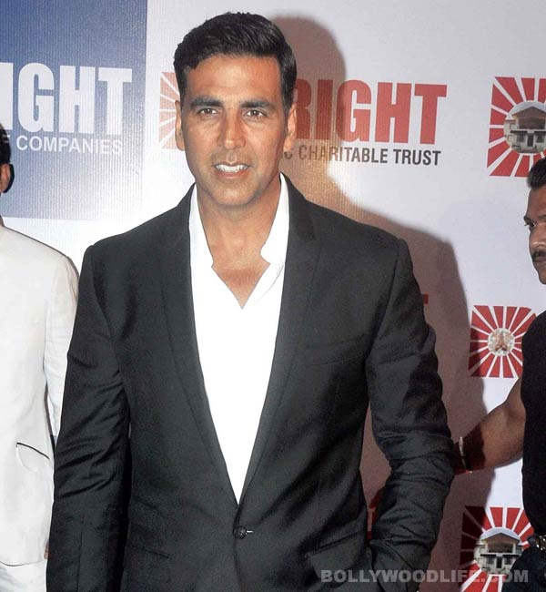 Akshay Kumar Wearing Black Suit