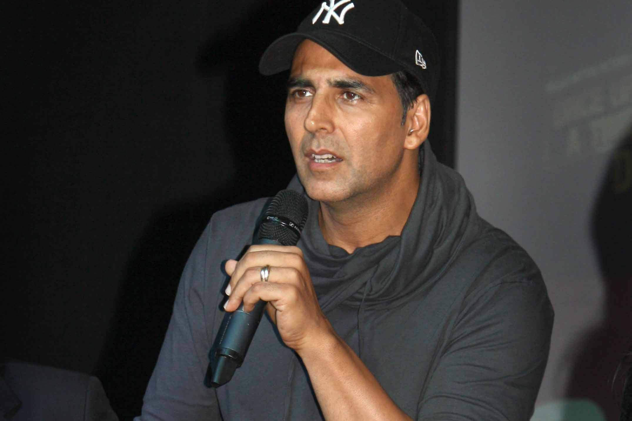 Akshay Kumar Wearing Cap