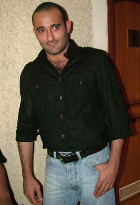 Akshaye Khanna Wearing Green Shirt And Jeans