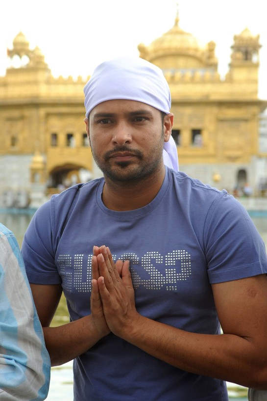 Amrinder Gill At Golden Temple