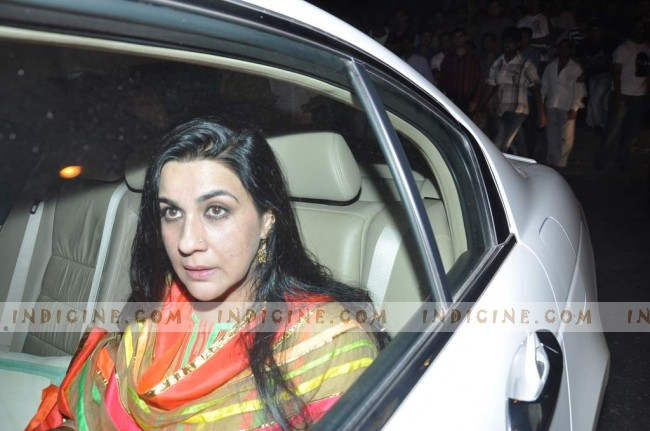 Amrita Singh Sitting In Car