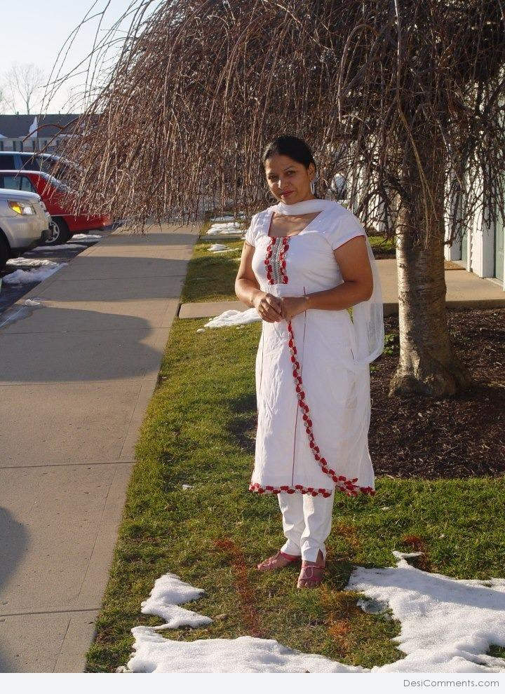 Anita Shabdeesh In White Suit