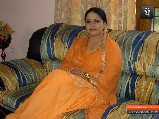 Anita Shabdeesh Sitting On Sofa