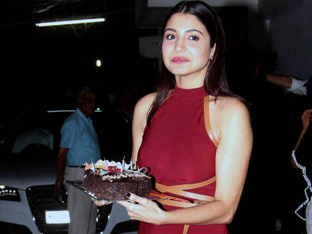Anushka Sharma Holding Cake