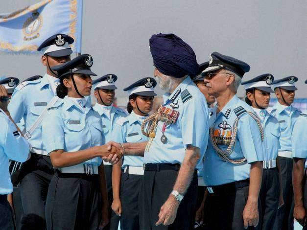 Arjan Singh With Other Officers