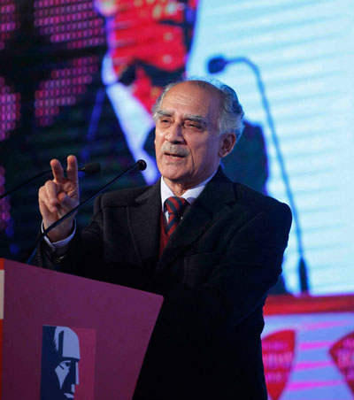 Arun Shourie Showing Victoy Sign