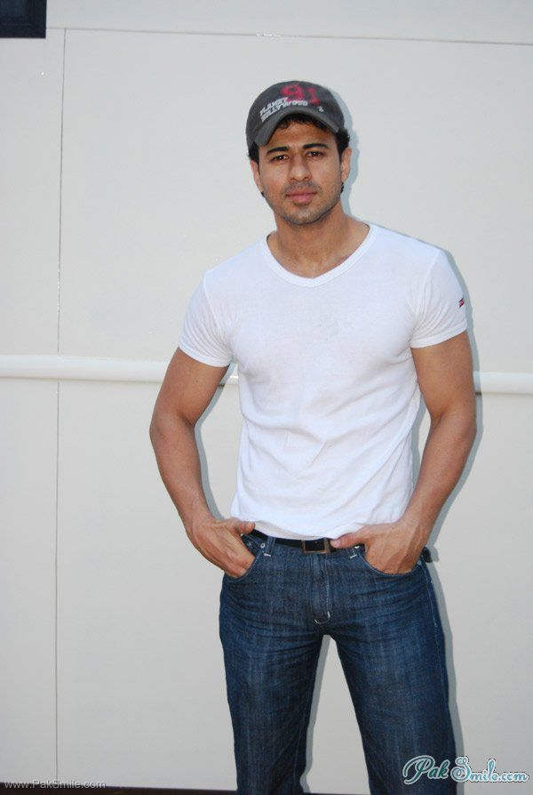 Aryan Vaid Wearing White T-shirt And Blue Jeans