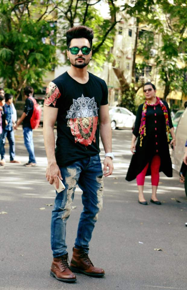 B Jay Randhawa In Black T-shirt And Blue Jeans