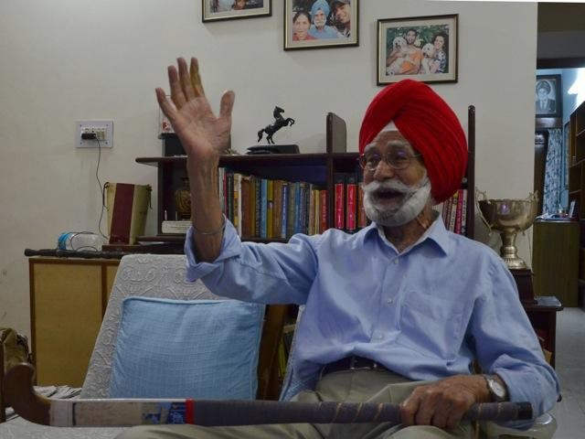 Balbir Singh, Sr Raising Hand