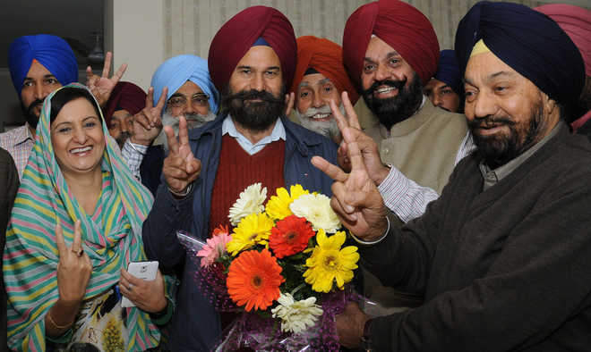 Balwant Singh Ramoowalia Showing Victory Sign