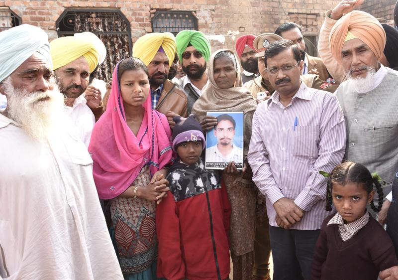 Bhagwant Mann And Delhi Cm With Humble People