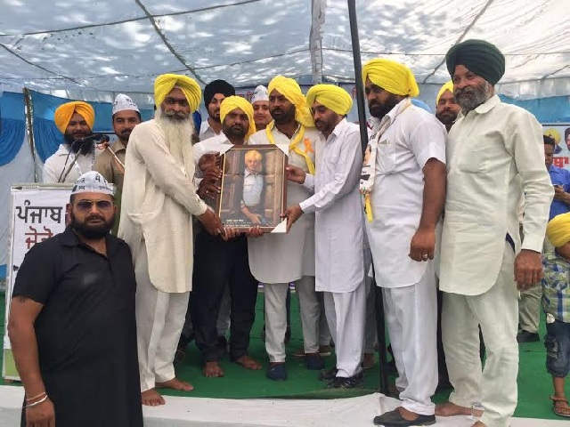 Bhagwant Mann With Other Peoples