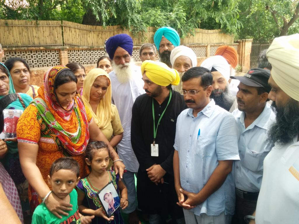 Bhagwant Mann With Workers