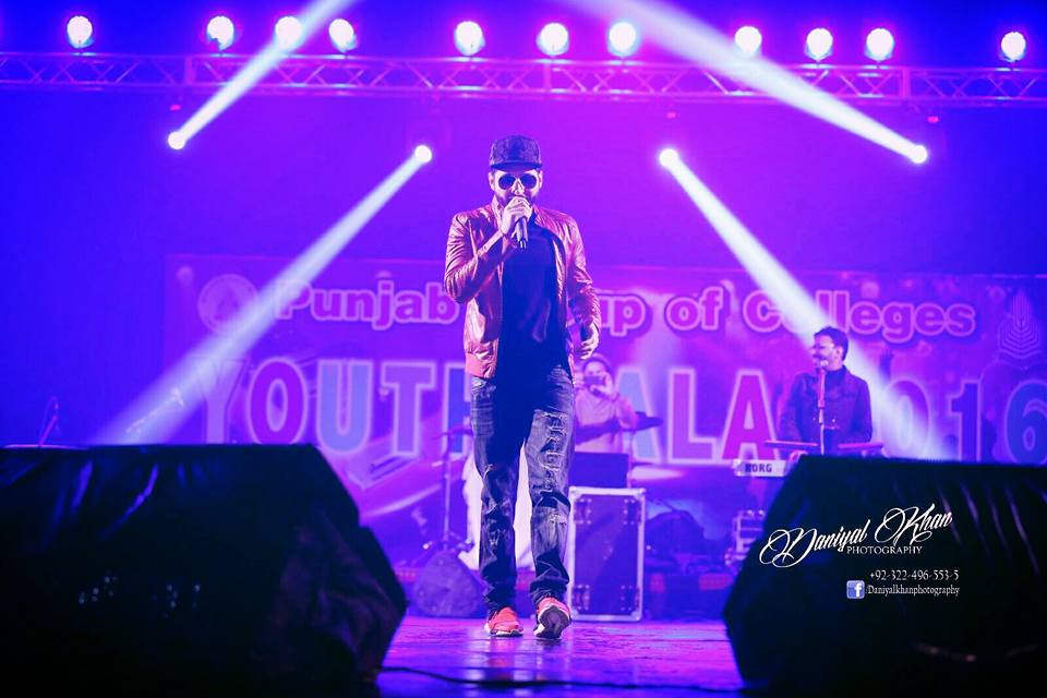 Bilal Saeed Performing On Stage