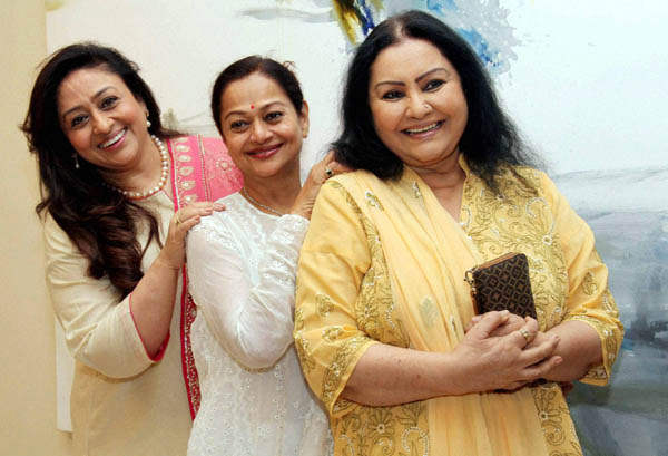 Bindiya Goswami With Her Friends