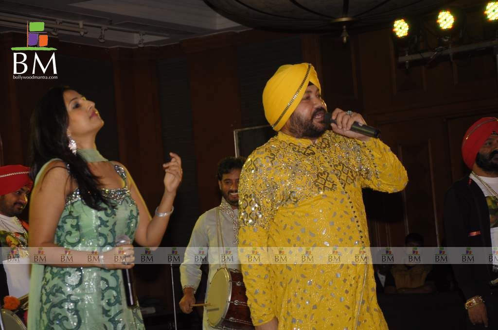 Daler Mehndi In Yellow Outfit