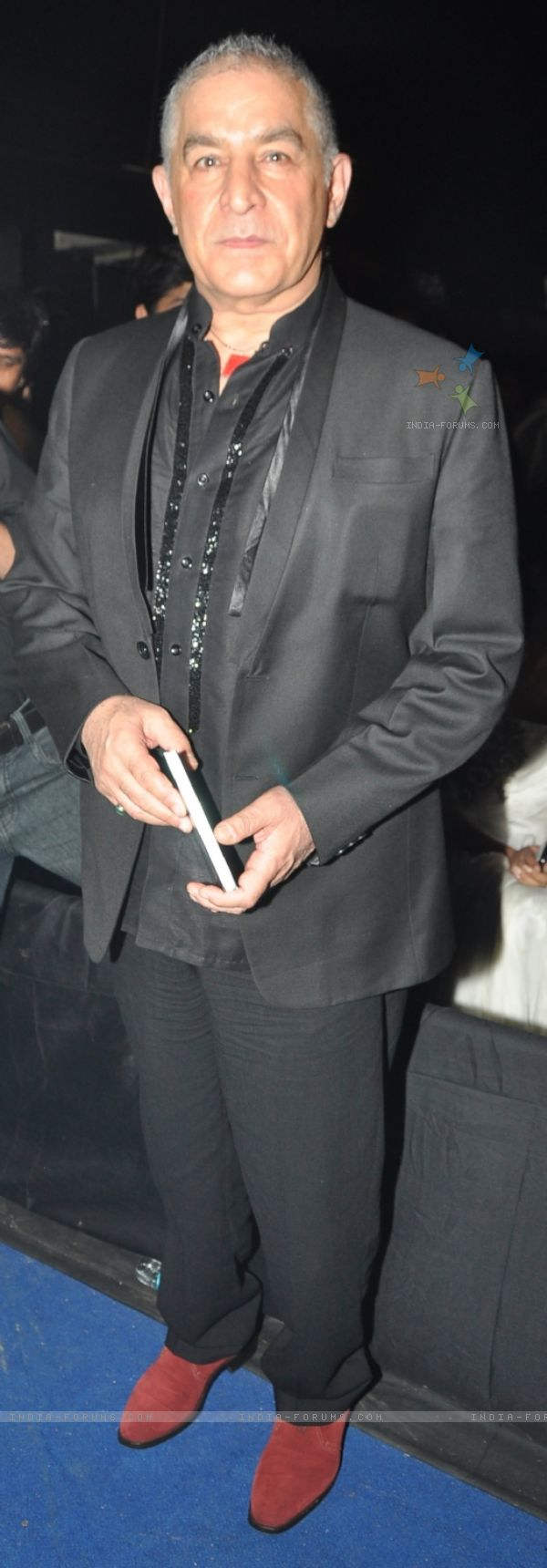 Dalip Tahil Wearing Black Outfit
