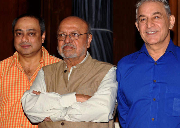 Dalip Tahil With Other Actor