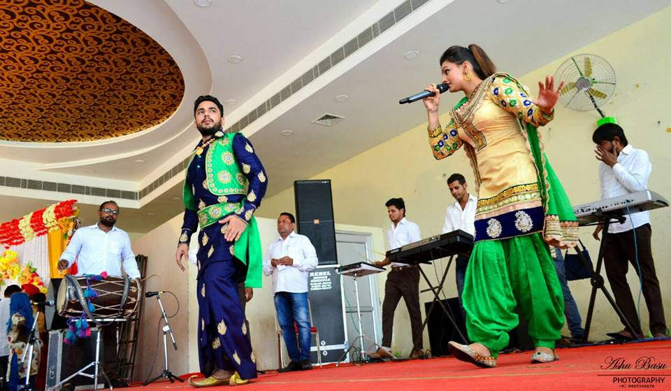 Deep Dhillon Performing On Stage