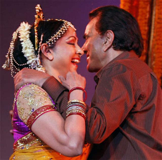 Dharmendra Dancing With Hema Malini