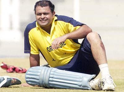 Dinesh Mongia Sitting On Pitch