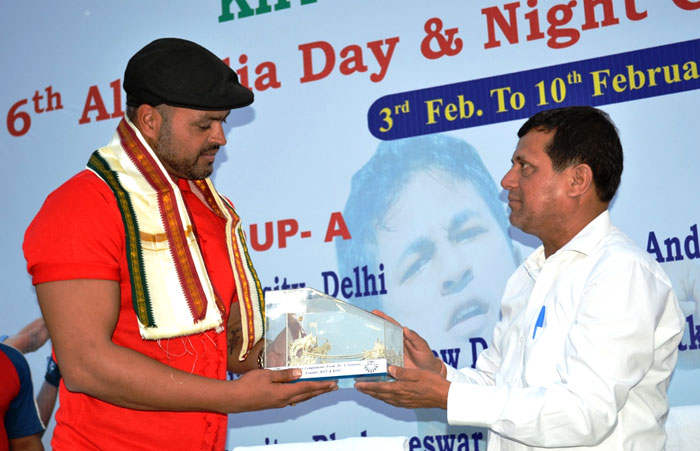 Dinesh Mongia Taking Award