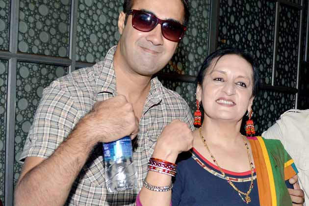 Dolly Ahluwalia  With Co-actor
