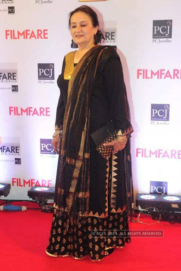 Dolly Ahluwalia Looking Beautiful In Black Outfit