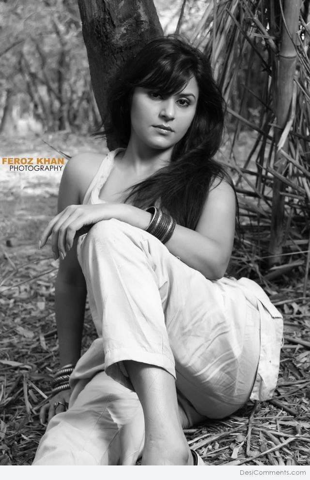 Black And White Image Of Dolly Sidhu