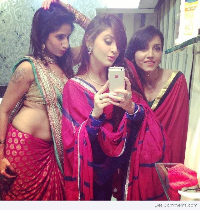 Dolly Sidhu Taking Selfie With Friends