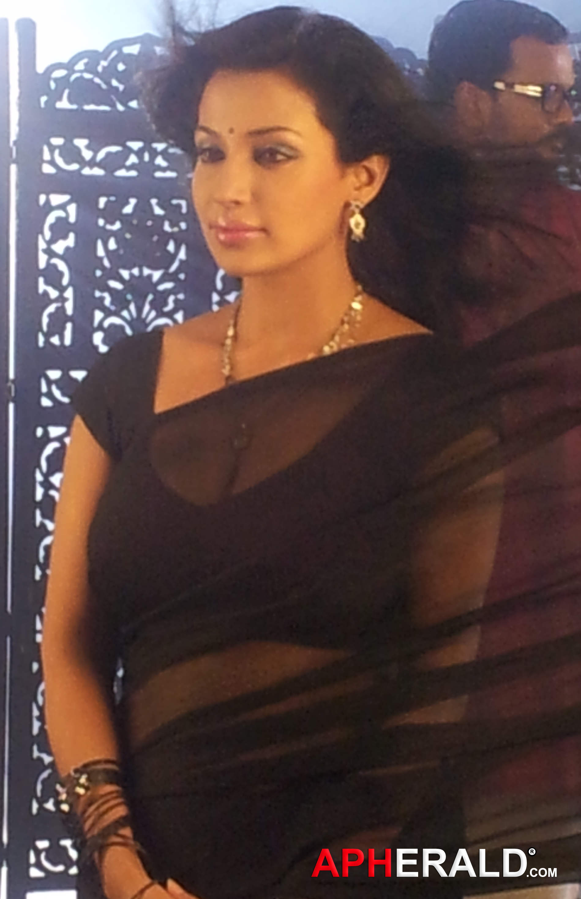 Asha Saini Wearing Black Saree