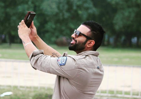 Gagan Kokri Taking Selfie