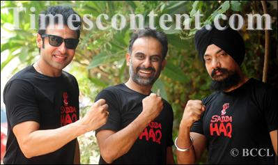 Gaurav Kakkar Wearing Black T-shirt