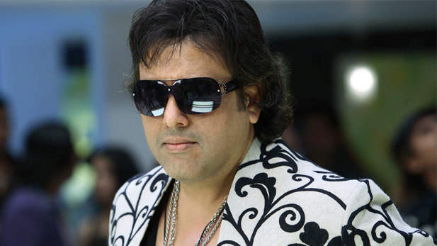 Govinda Looking Smart In Black And White Combination