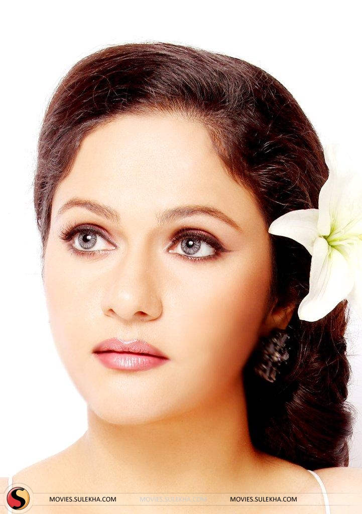 Actress Gracy Singh Blue Eyes