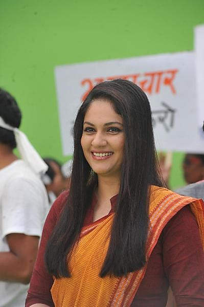 Gracy Singh Straight Hairstyle