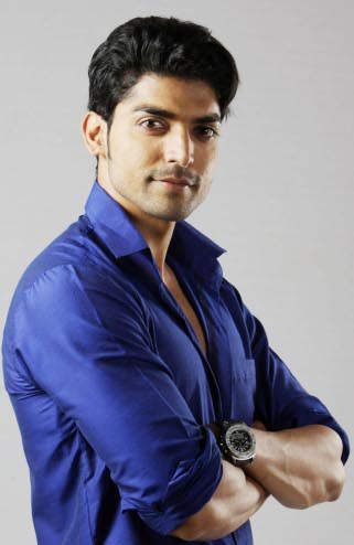 Gurmeet Chaudhary Lookoing Hot In Royal Blue