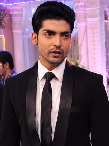Gurmeet Chaudhary Wearing Black Tie