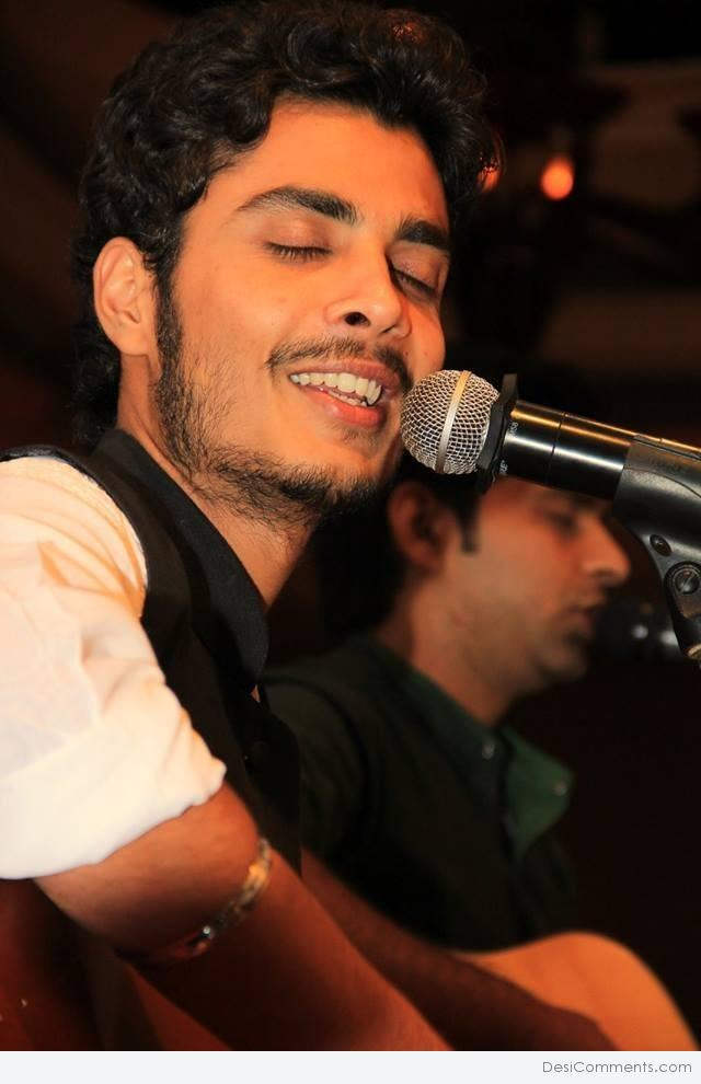 Gurnazar Chattha Singing On Mike
