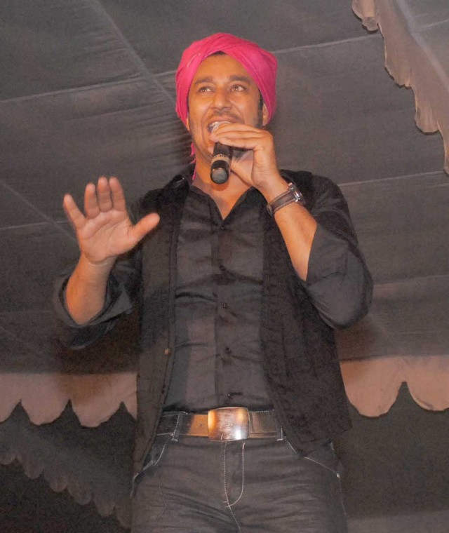 Harbhajan Mann Wearing Pink Parna