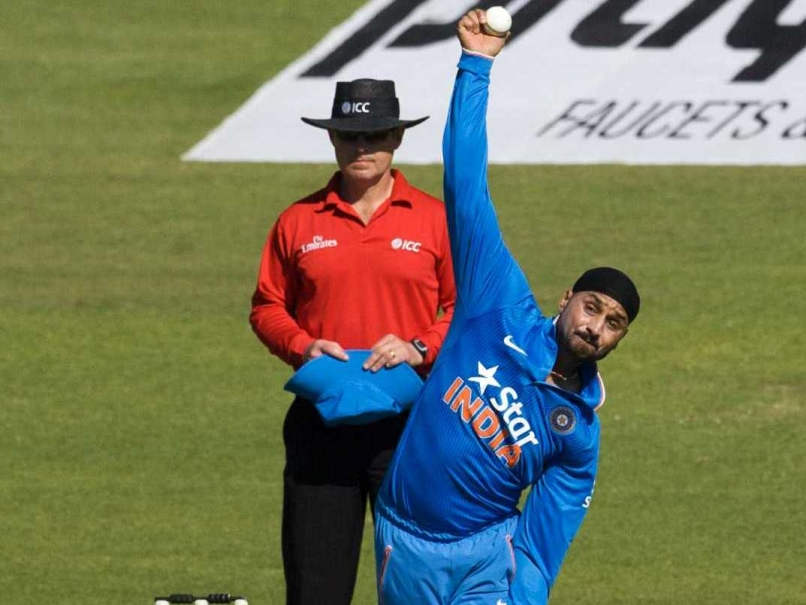 Harbhajan Singh Bowling On Pitch Picture