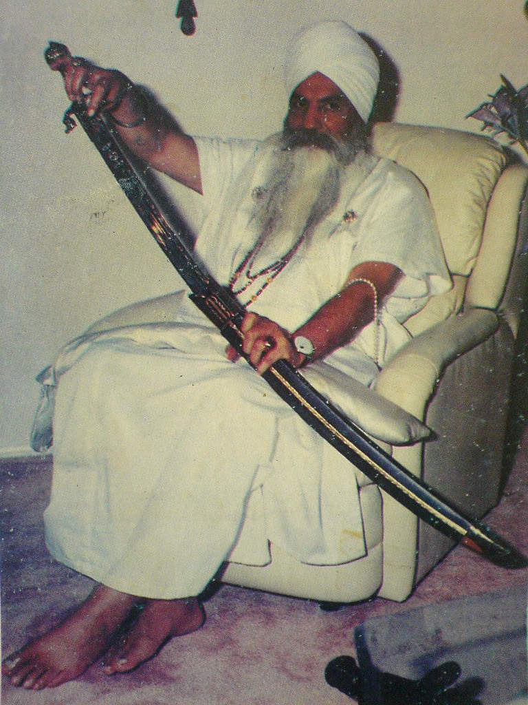 Harbhajan Singh Yogi Showing Talwar