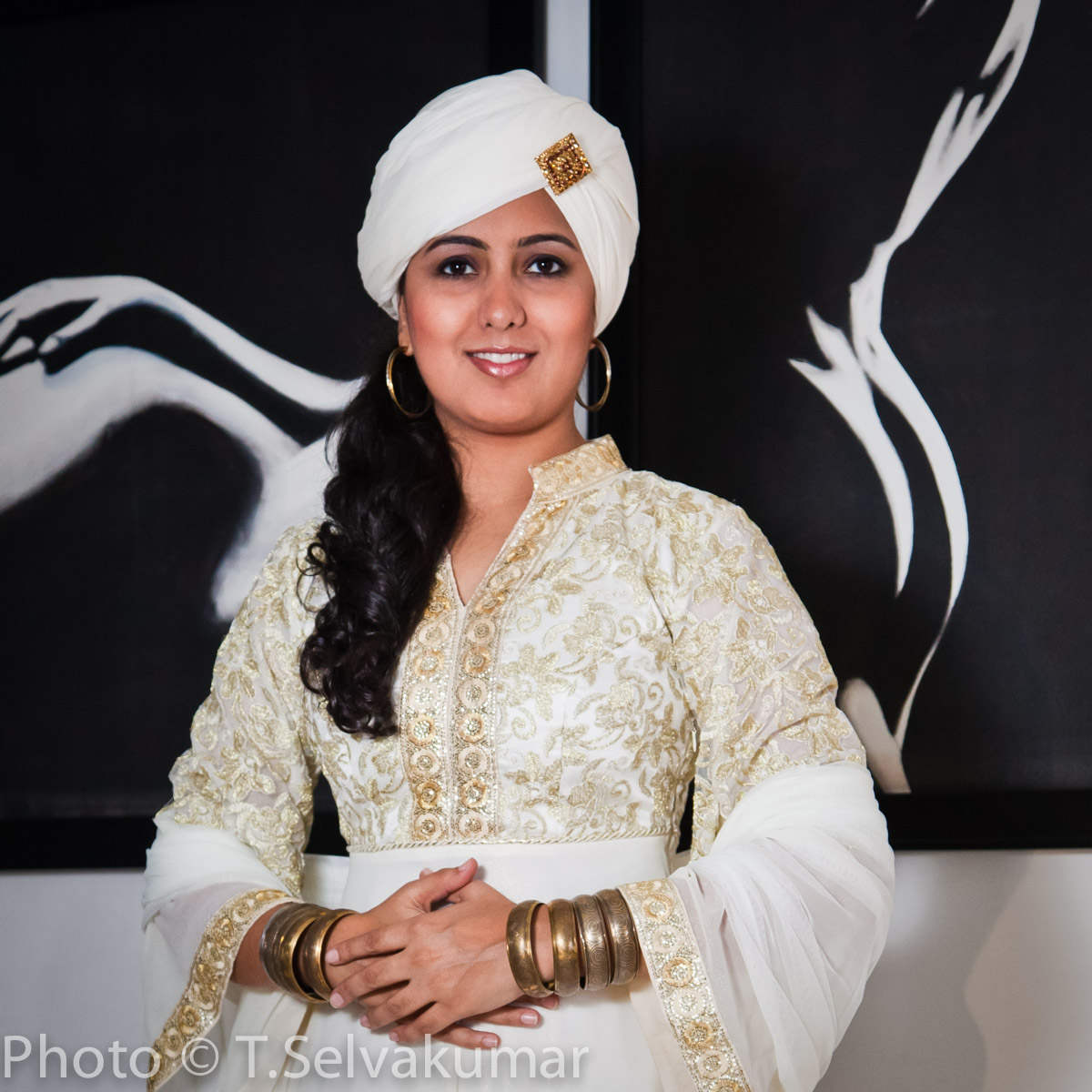 Harshdeep Kaur Wearing Beautiful Bangles