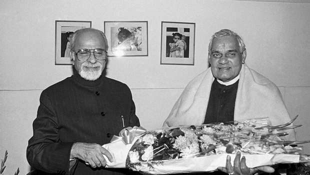 Inder Kumar Gujral With Atal Bihari Vajpayee