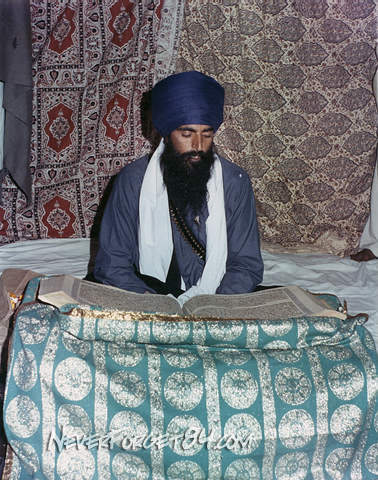 Jarnail Singh Reading Guru Granth Sahib Ji