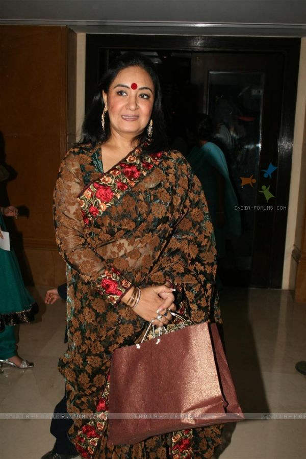 Jaspinder Narula Looking Beautiful In Saree